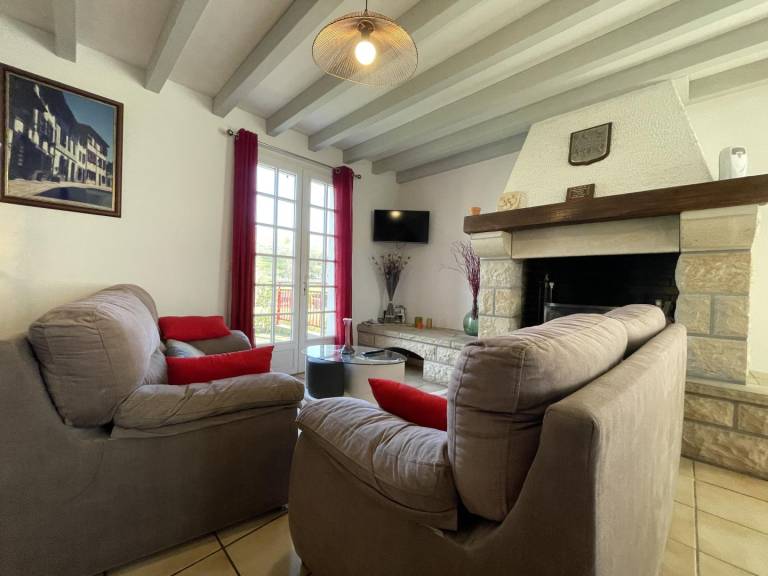 Lovely gite with barbeque, terrace & yard | Dogs allowed — photo 3