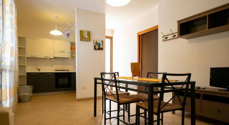 Serviced apartment with yard, grill & terrace — photo 3