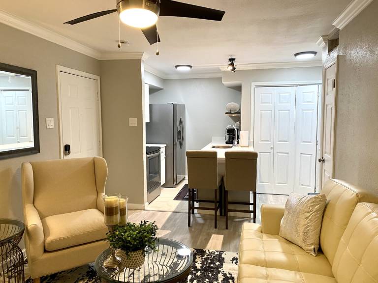 I32 – World Cup Stay - 18 min to AT&T - Sleeps 2 - Free Parking — photo 2