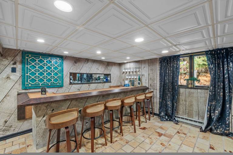 Poconos Speakeasy Hot Tub Dog-Friendly Near Ski — photo 2