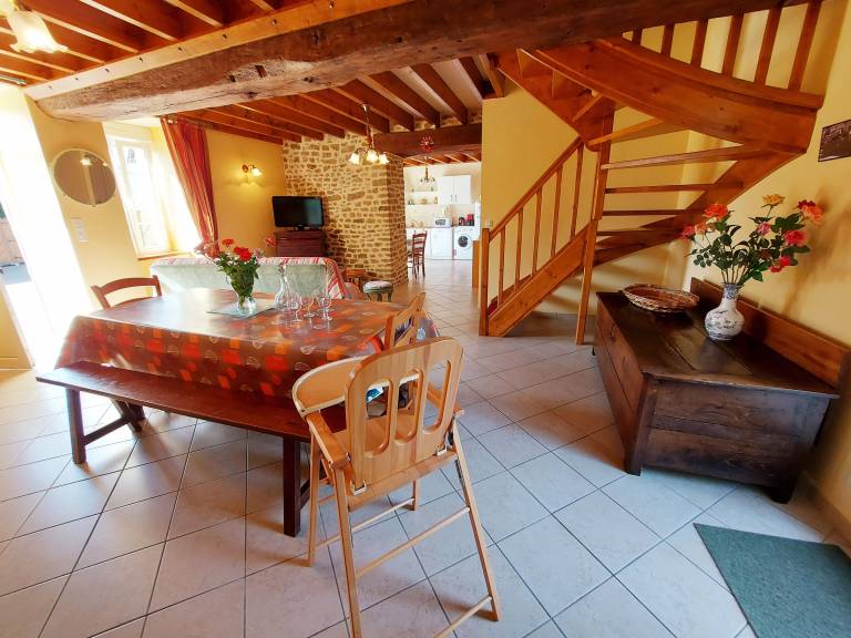 Charming Countryside Cottage: 3 Bedrooms, Enclosed Garden, BBQ, Pet-Friendly, Near Mayenne — photo 3