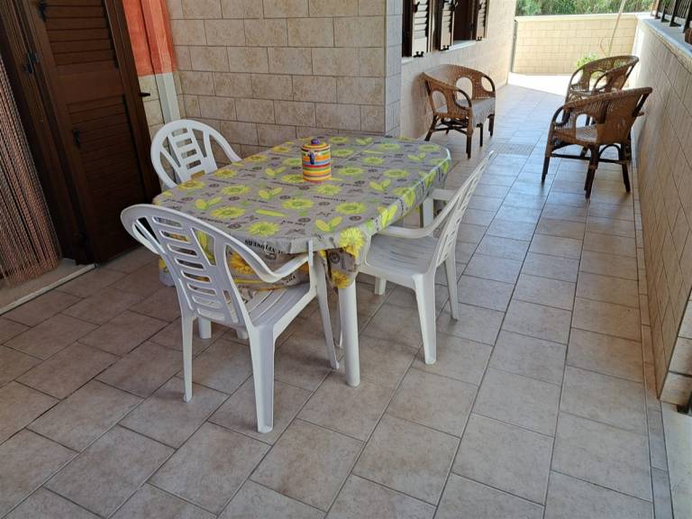 Apartment with patio & yard | Garden view — photo 5