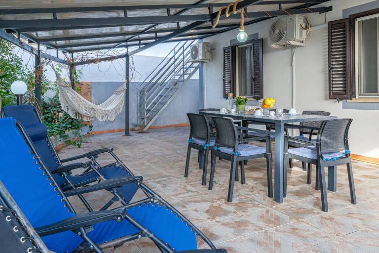Apartment 'Casa Gardenia Seafront for 6' with Sea View, Wi-Fi and Air Conditioning — photo 2