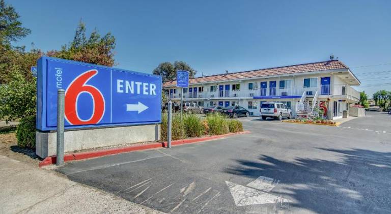 Motel 6 Stockton, CA - Charter Way West — photo 3