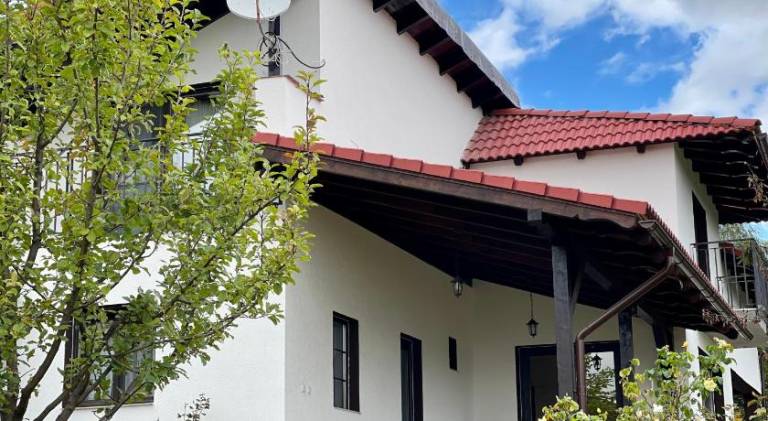 Lodge with garden, grill & terrace in Brasov