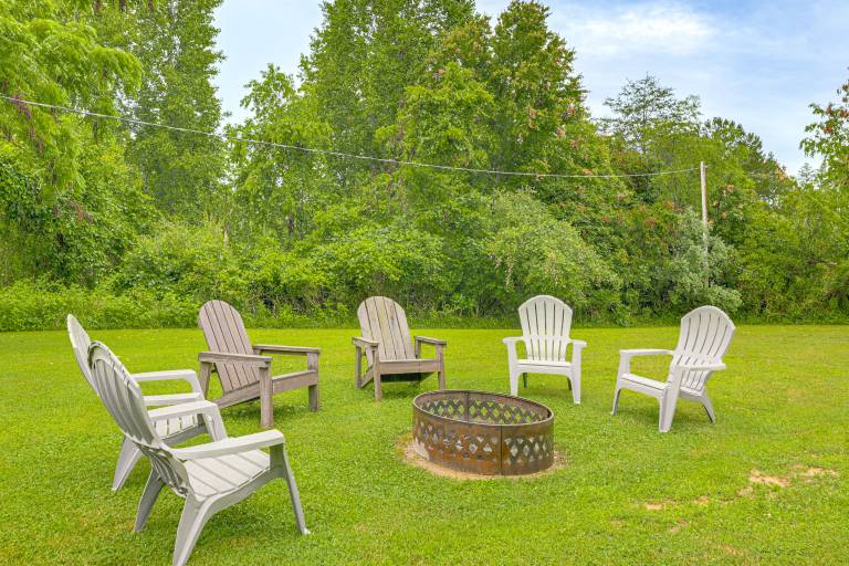 'Grandma's Farm House' on 125 Acres w/ Fire Pit! — photo 2