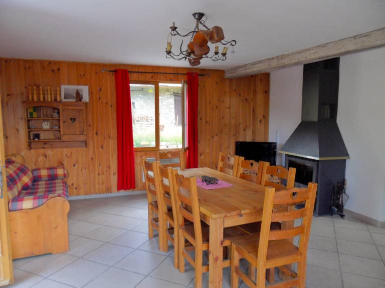 Gite with patio & barbeque — photo 4