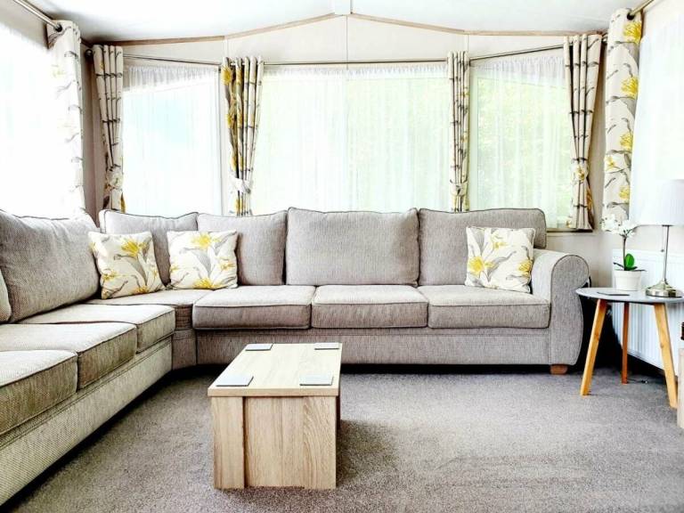 Family-friendly wonderful cottage with pool & garden | Beach view | Pet-friendly in Lymington