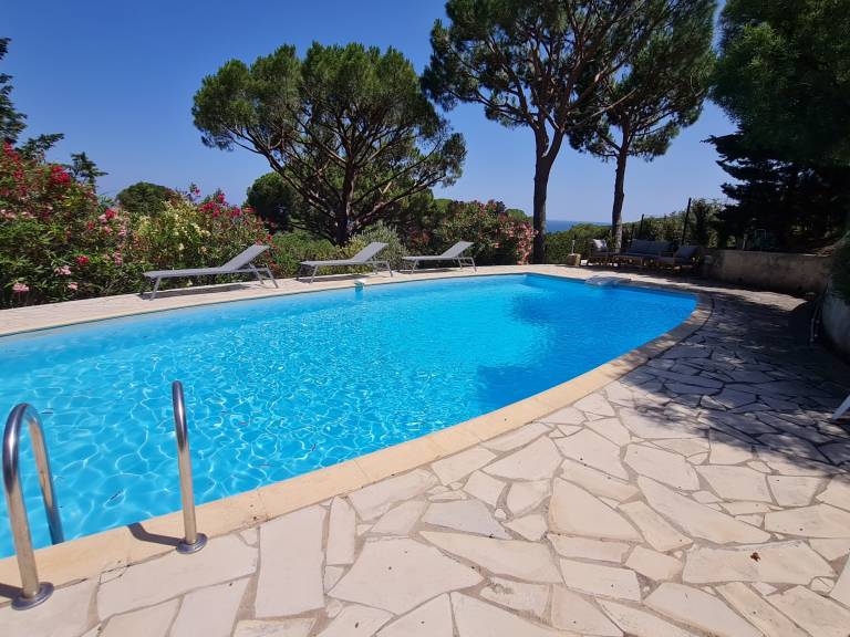 Fully equipped spacious villa with private pool, yard & grill | Pets allowed — photo 2