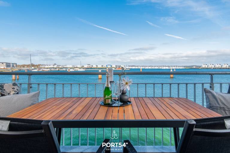 Hafenglück - Sauna, Balcony, Waterfront Location, Harbor View, 1st Floor in Flensburg