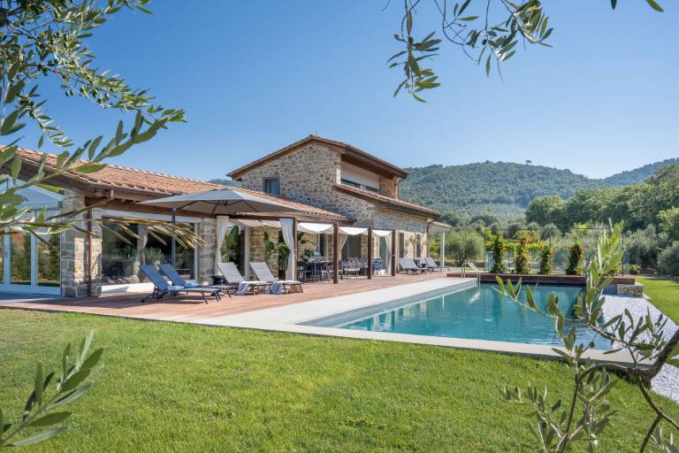 Villa mit Sauna, Terrasse und Pool | Bergblick