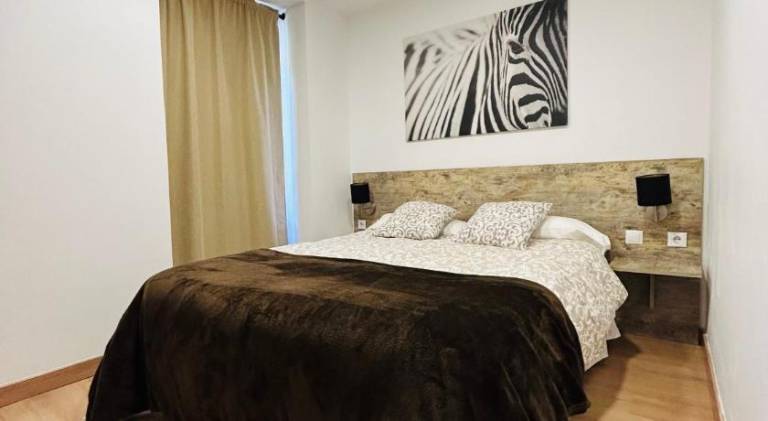 Serviced apartment with patio & yard — photo 2
