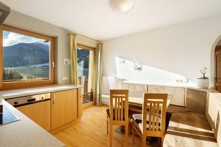 Children-friendly beautiful apartment with fast internet, yard & BBQ | Mountain view | Suitable for remote work | Pets are welcome — photo 4