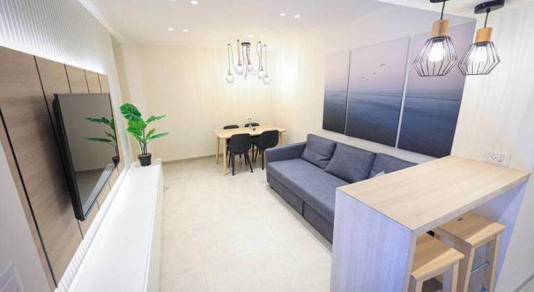 Rental apartment with 6 rooms for 12 persons in Jerusalem