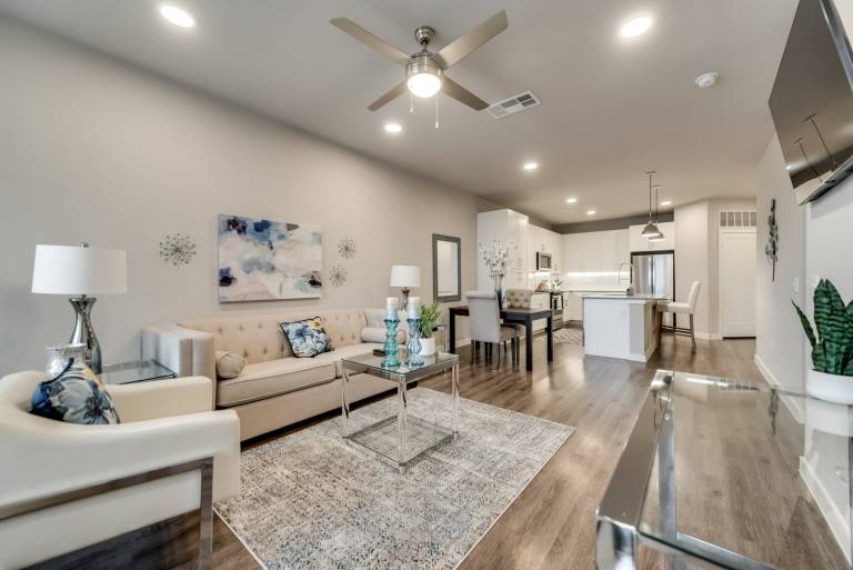 MCK228 – 28min to Toyota Base Camp - Sleeps 2 - Public Transit — photo 3