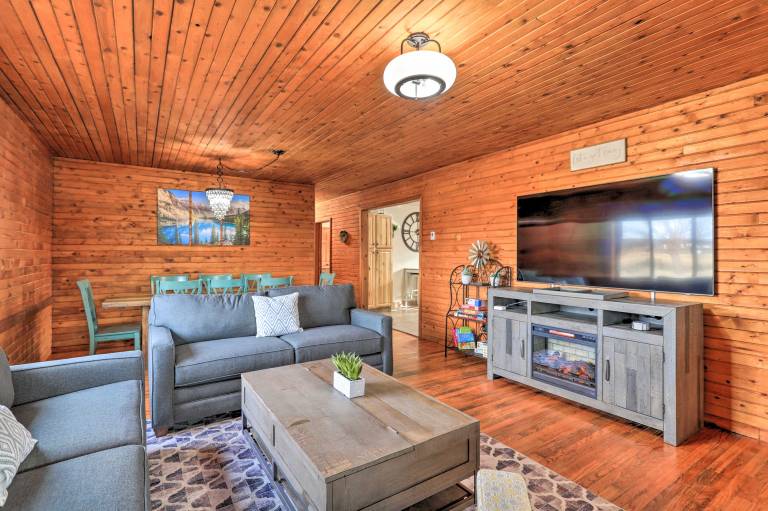 Secluded Cabin w/ Hot Tub, Game Room & Views! — photo 4