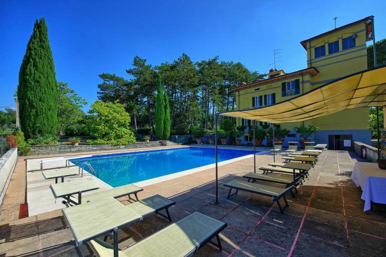 Family-friendly villa with private pool, barbeque & garden | Perfect for remote work | Pet-friendly — photo 5