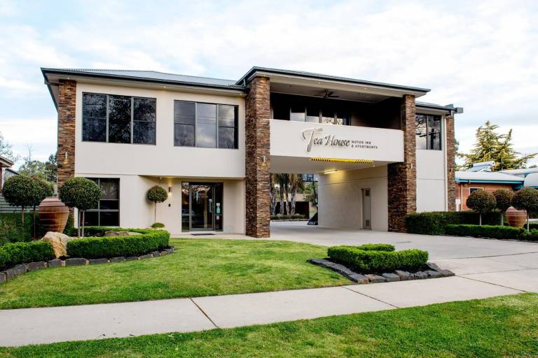 Tea House Motor Inn