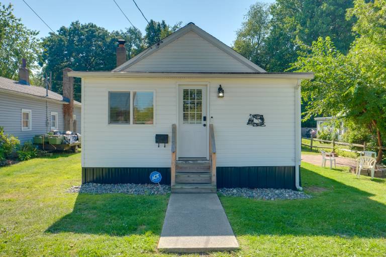 'Wishin & Fishin' Walkable Erie Home By the Beach! — photo 4