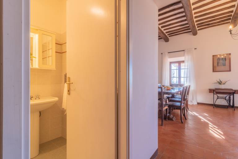 Il Poderaccio Agri-relais: Il Vigneto: Eleganza e confort per un soggiorno da sogno con la sua terrazza vista Lago di Bolsena — photo 4