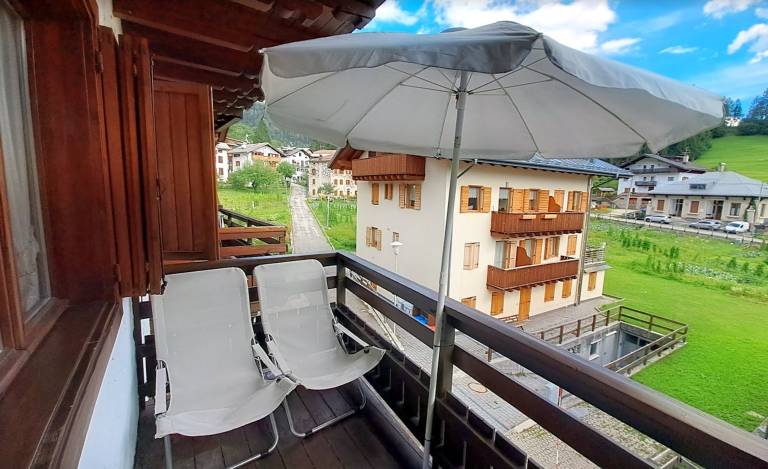Holiday apartment with patio | Garden view — photo 4