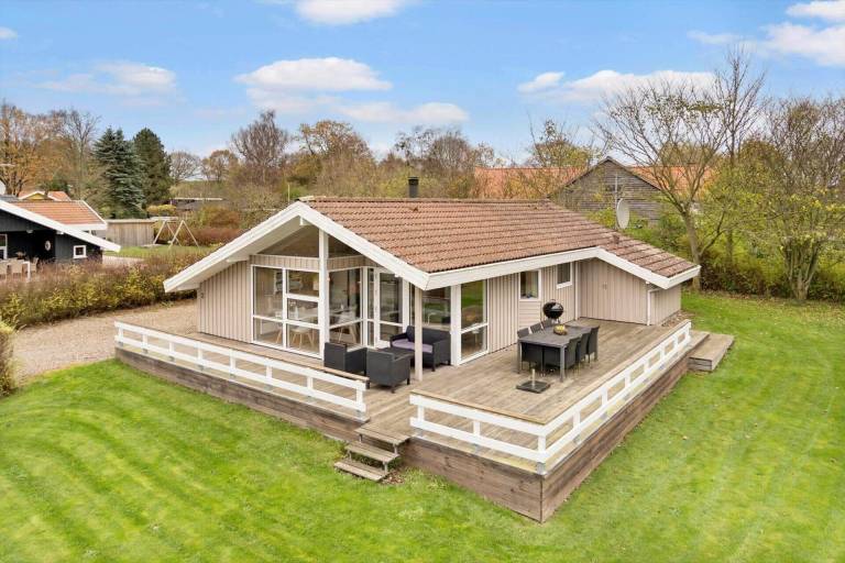 Vacation home with sauna, hot tub & terrace in Kolding