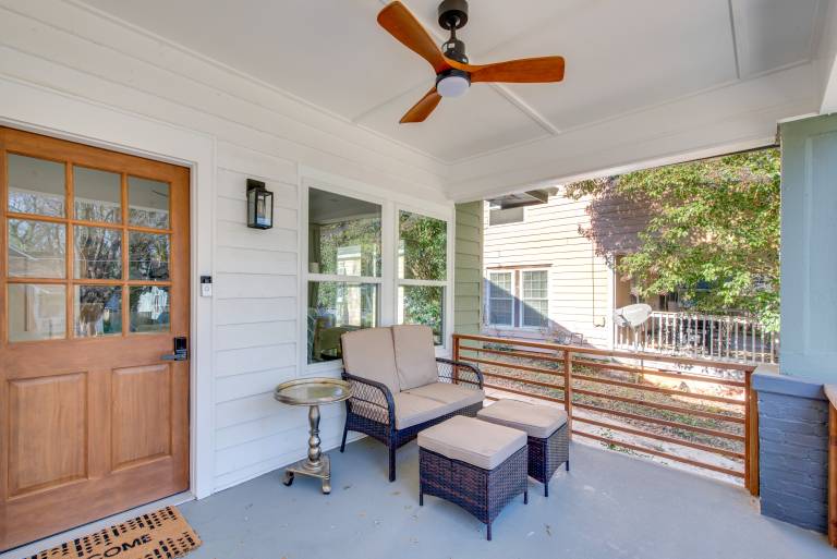 < 4 Mi to Mercedes-Benz: Modern West End ATL Stay — photo 4