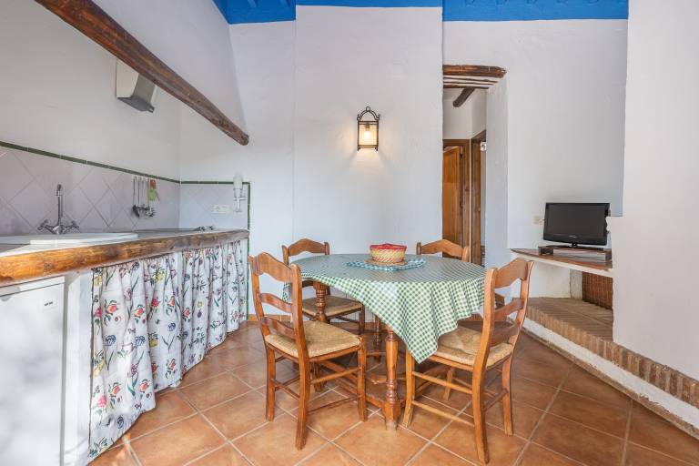 Apartment 'Apartamento La Cuadra' with Mountain Views, Shared Pool, and Wi-Fi — photo 4