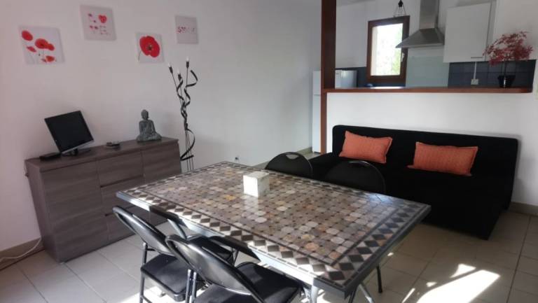 Villa with barbecue, pool & yard — photo 4