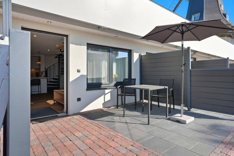 Spacious Deichloft Holiday Home with Balcony, Terrace and Modern Amenities — photo 5