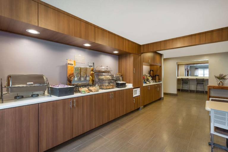 Microtel Inn & Suites by Wyndham Richmond Airport — photo 3
