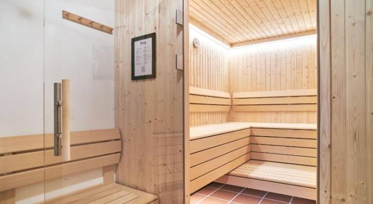 Nice lodge with sauna, yard & patio | Next to the ski | Pets allowed — photo 5