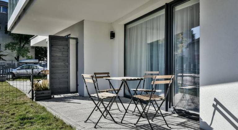 Rental apartment with yard — photo 4