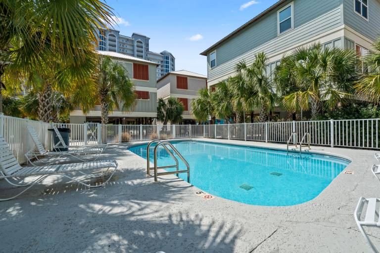 4 Bedroom Cottage Steps from Beach with Pool — photo 4
