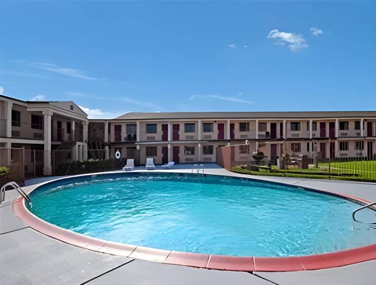 Rodeway Inn Conference Center — photo 4
