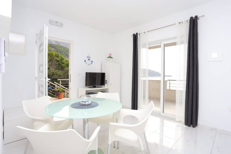 One bedroom apartment with terrace and sea view Podgora, Makarska (A-21817-a) — photo 2