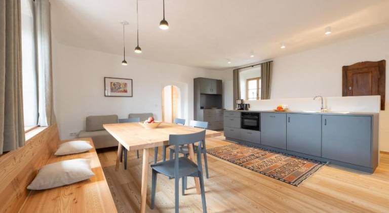 Lovely serviced apartment with patio & yard | Pets allowed — photo 3