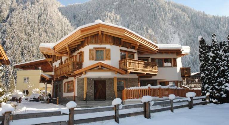 Charming rental apartment with sauna, yard & patio | Suitable for remote work | Pet-friendly in Mayrhofen