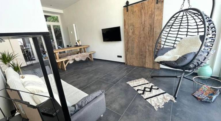Rental apartment with hot tub — photo 4