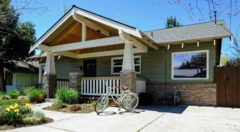 House with hot tub — photo 3