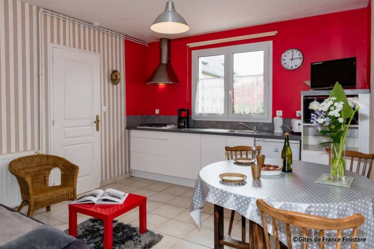 Gite with BBQ, patio & garden in Quimper