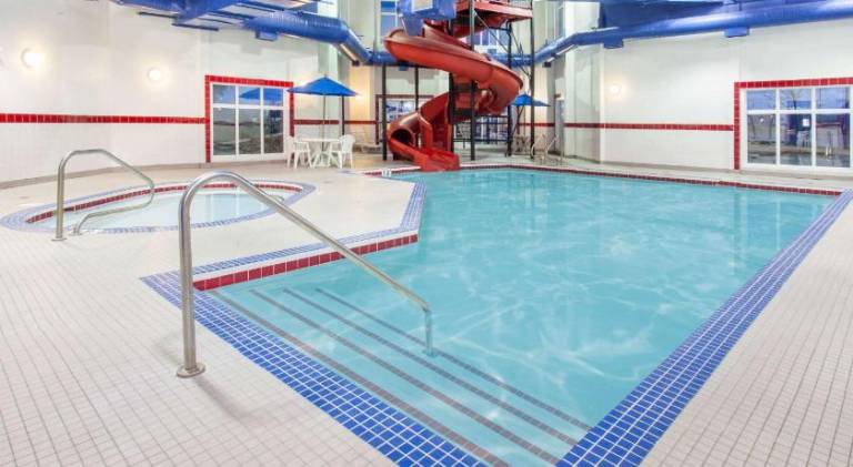 Ramada by Wyndham Pincher Creek — photo 2