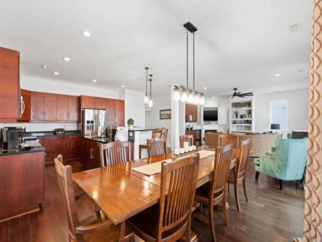 A Shore Thing 2 - OCEANFRONT and PET FRIENDLY home - see the sunrise, hear the waves, feel the breeze - large oceanfront balcony — photo 5