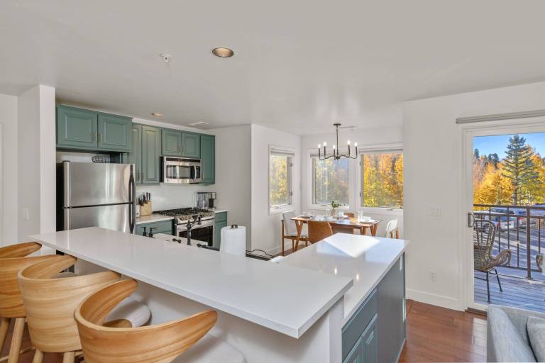 Children-friendly condo | Mountain view | Ski nearby | Dogs allowed — photo 3