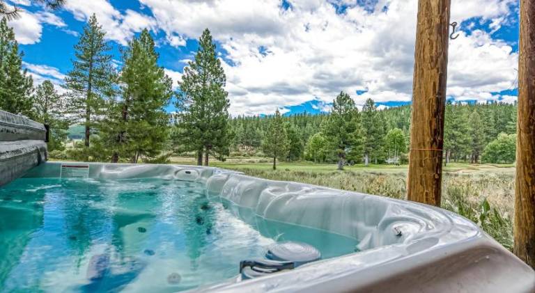 Vacation home with pool & jacuzzi — photo 3