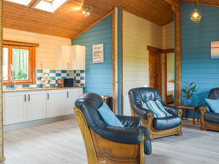 Family-oriented pleasant cottage with yard | River view | Pet-friendly — photo 4