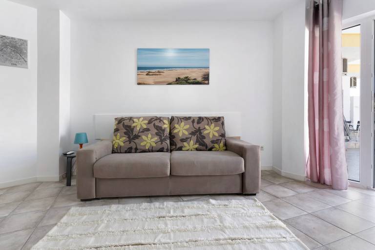 Holiday apartment with pool & patio | City view | Perfect for remote work — photo 5