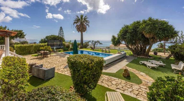 Villa with private pool, garden & hot tub in Lagos