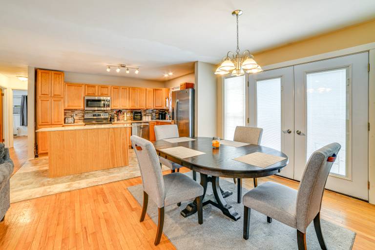 4 Mi to Dtwn: Pet-Friendly Home in Utica — photo 2