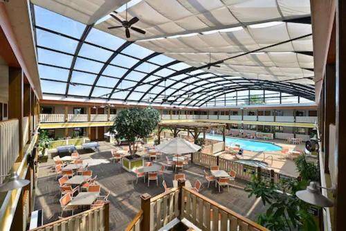 Best Western Plus Dubuque Hotel & Conference Center — photo 2